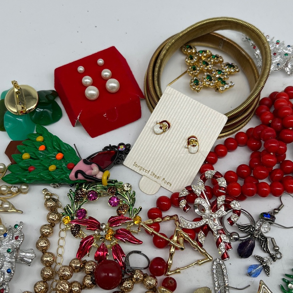 Christmas Crafter Lot of vintage to modern broken, faded missing stones jewelry - Picture 5 of 13